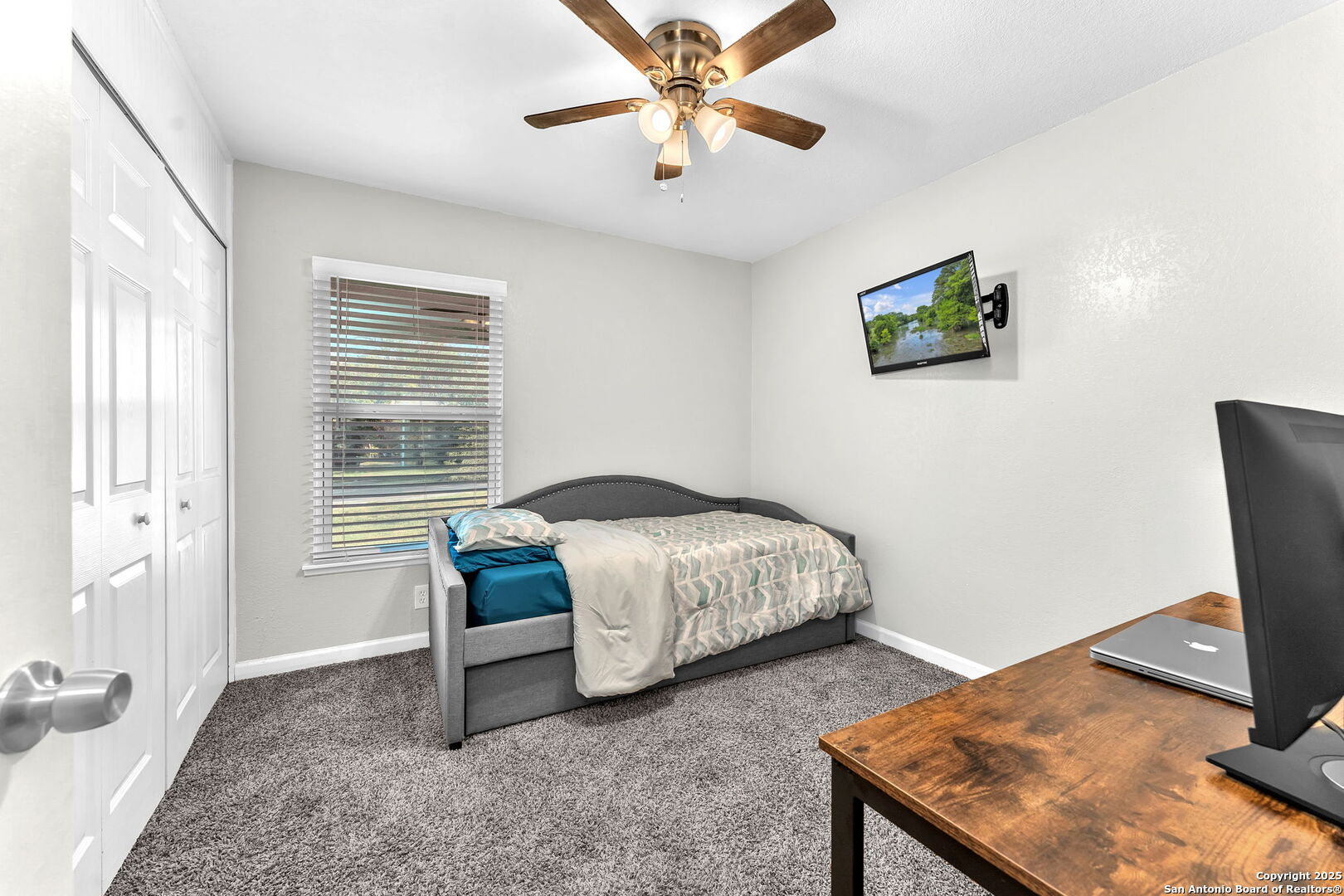 8323 White Oak