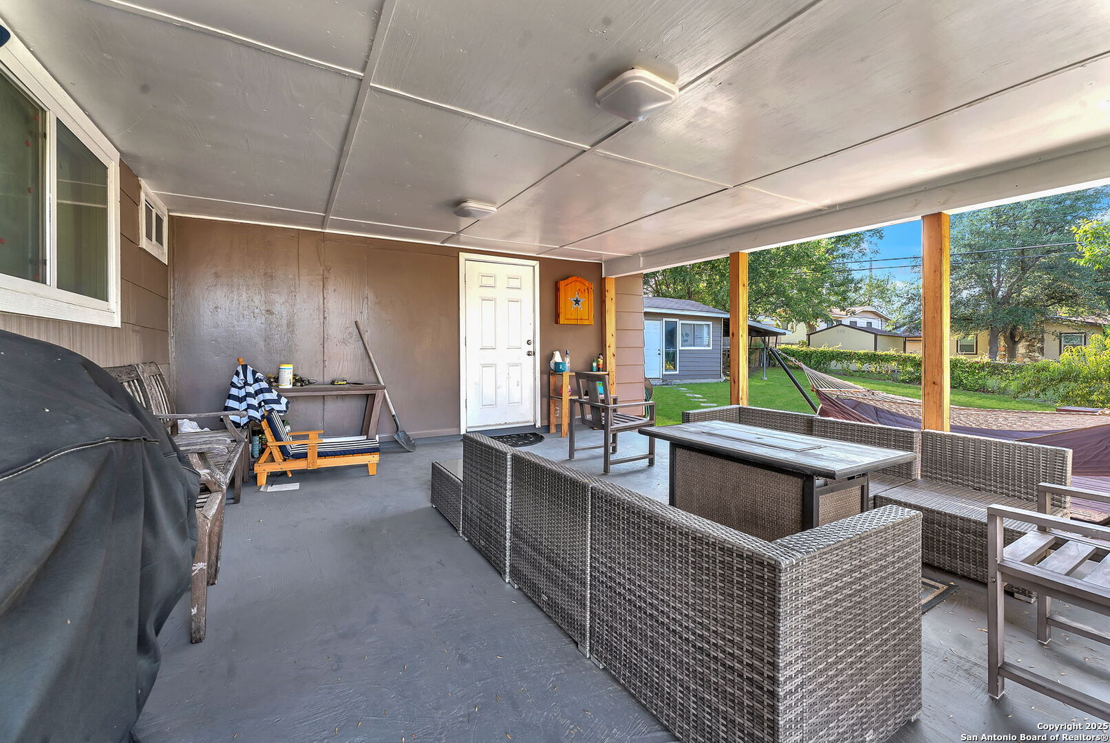 8323 White Oak