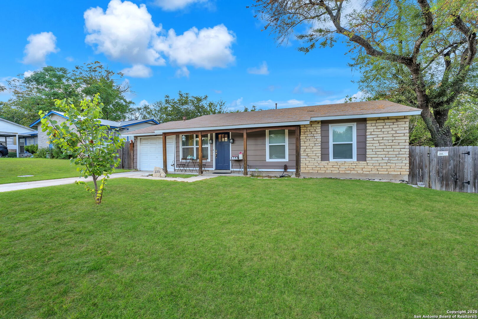 8323 White Oak
