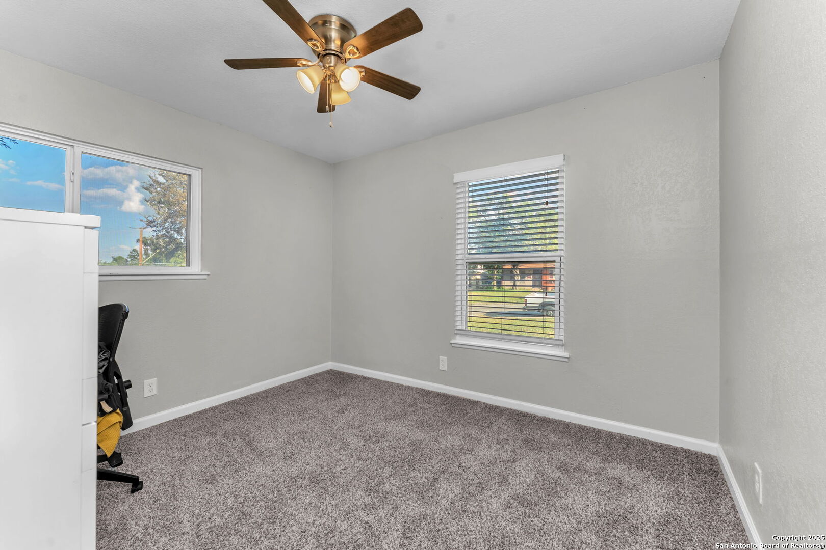8323 White Oak