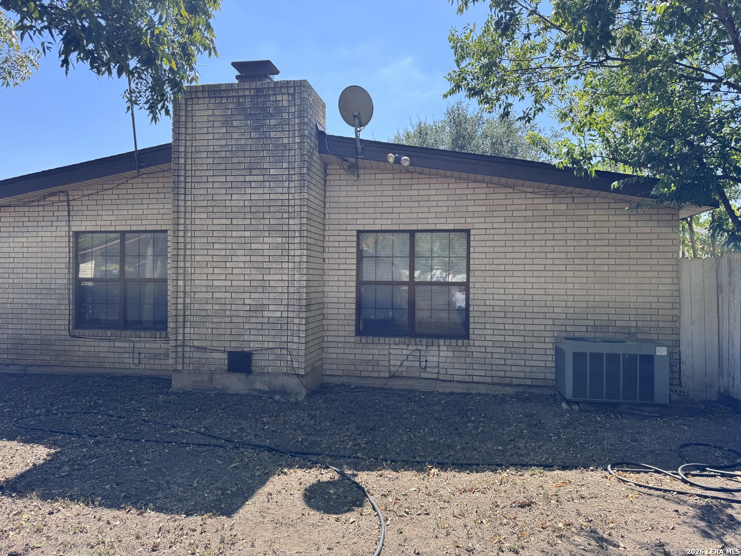 205 W Mayfield