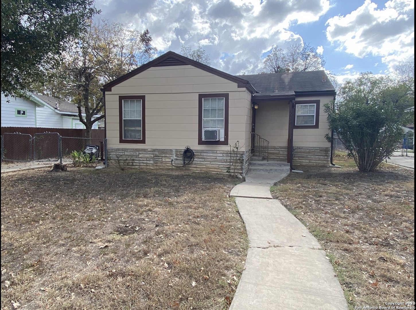 1130 SIMS AVE