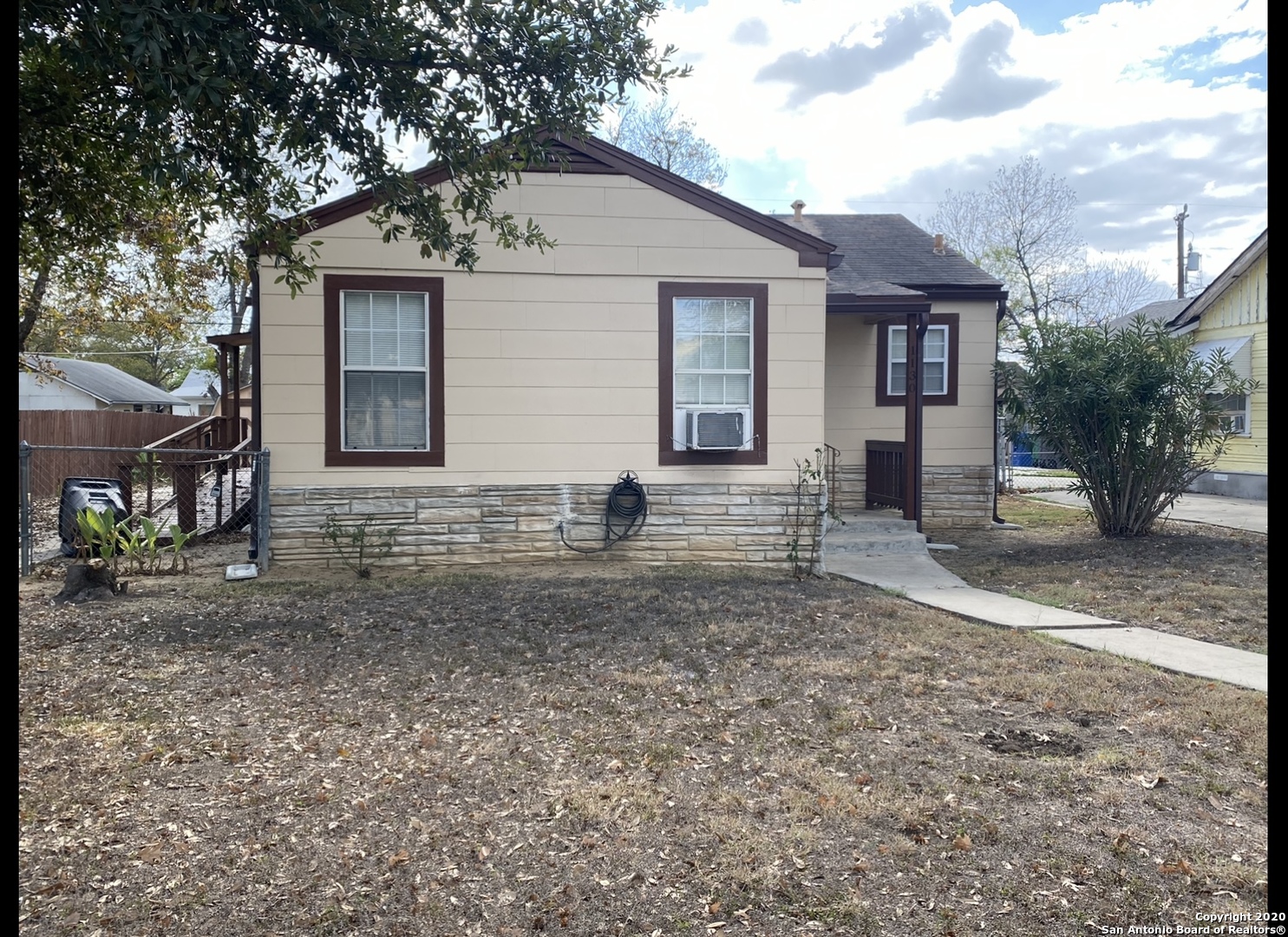 1130 SIMS AVE