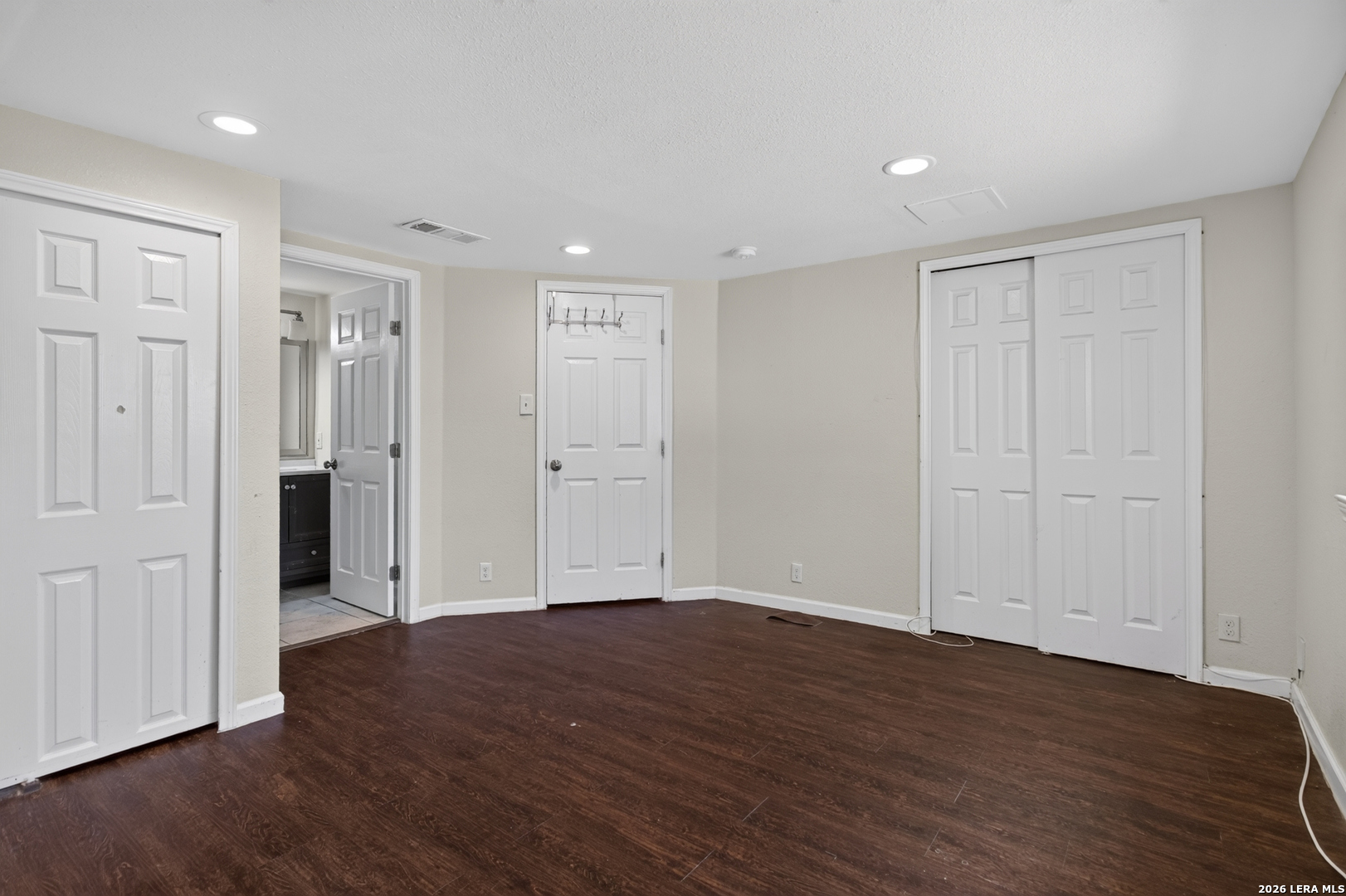 363 W ANSLEY BLVD