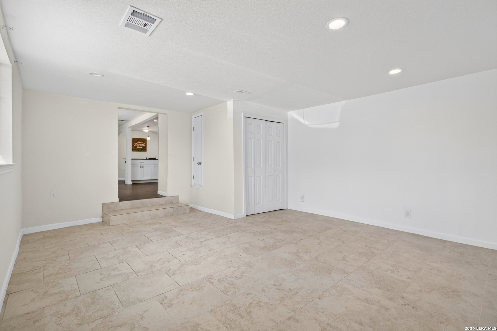 363 W ANSLEY BLVD