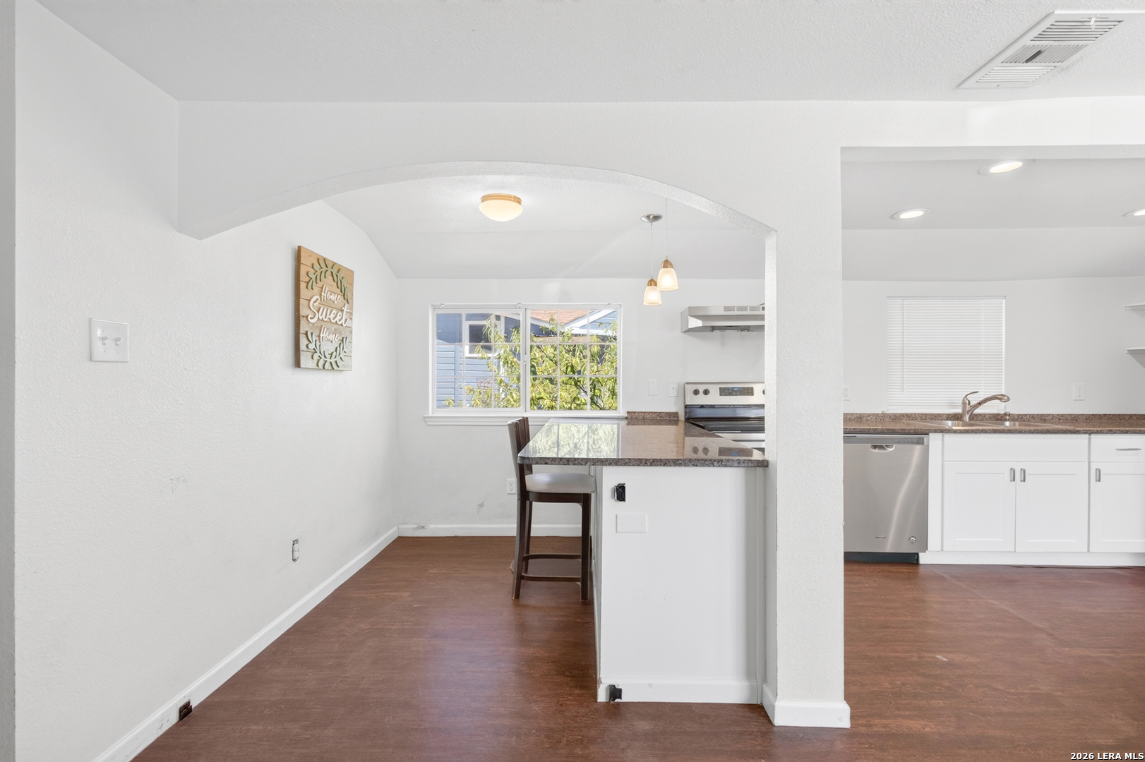 363 W ANSLEY BLVD