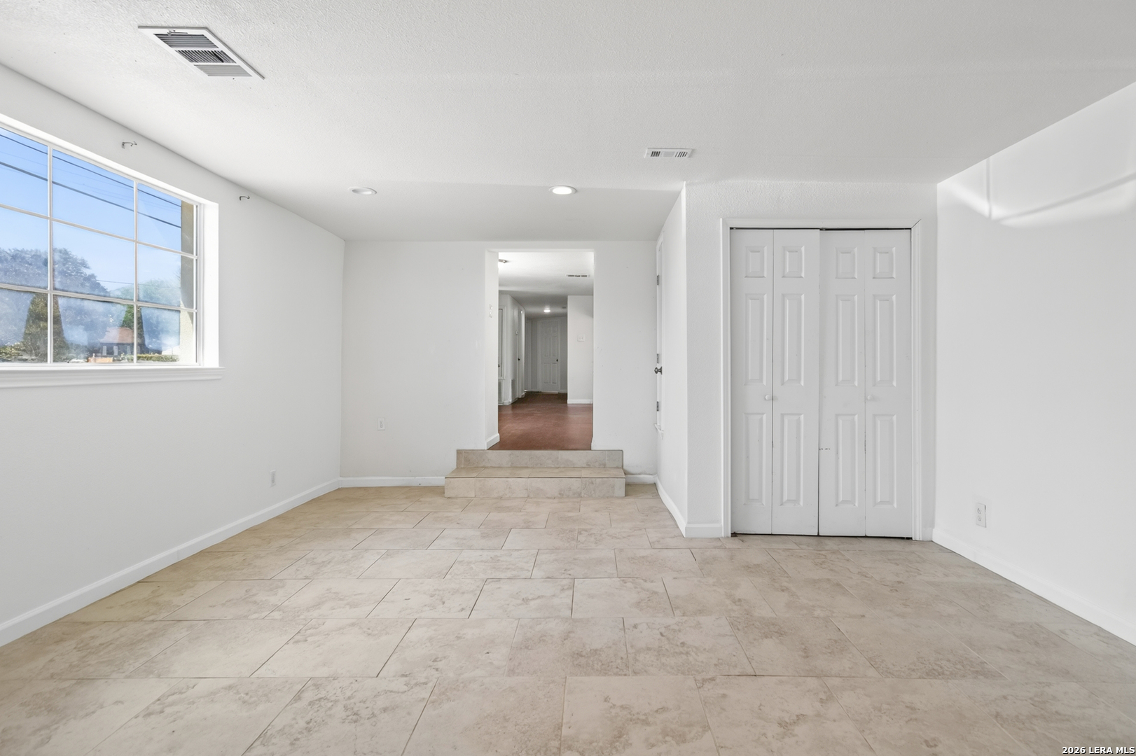 363 W ANSLEY BLVD