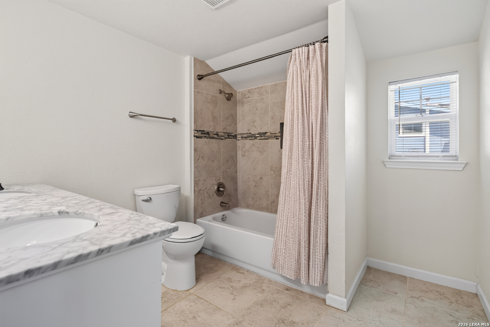 363 W ANSLEY BLVD