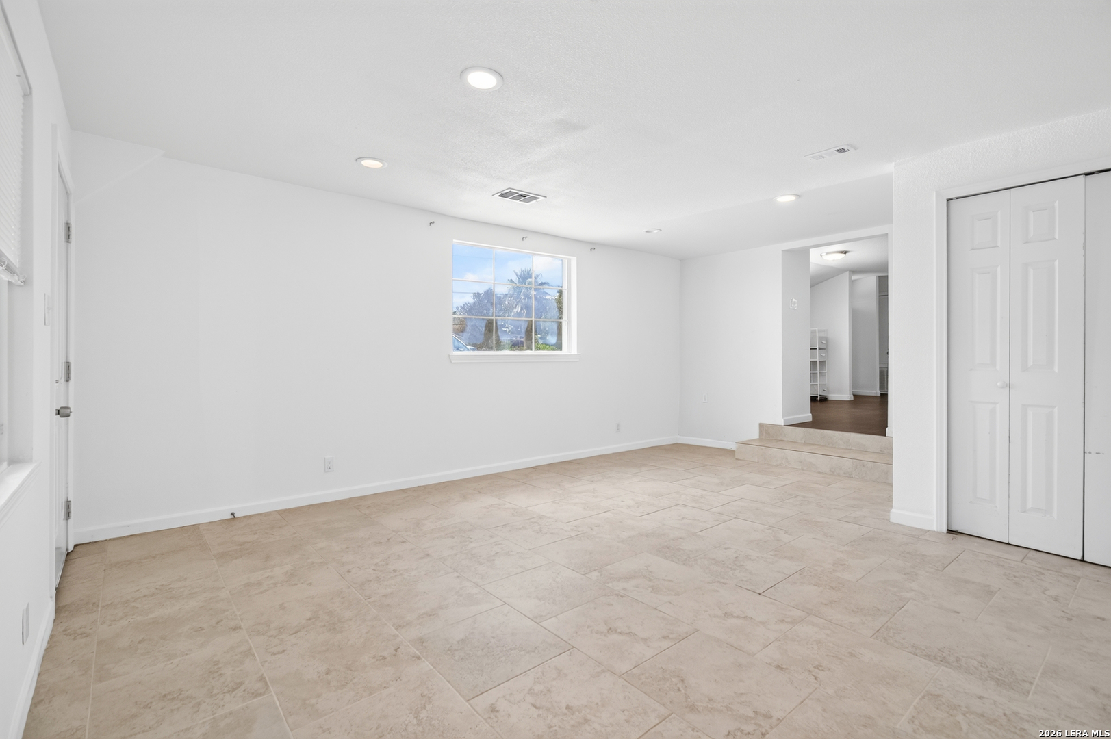 363 W ANSLEY BLVD