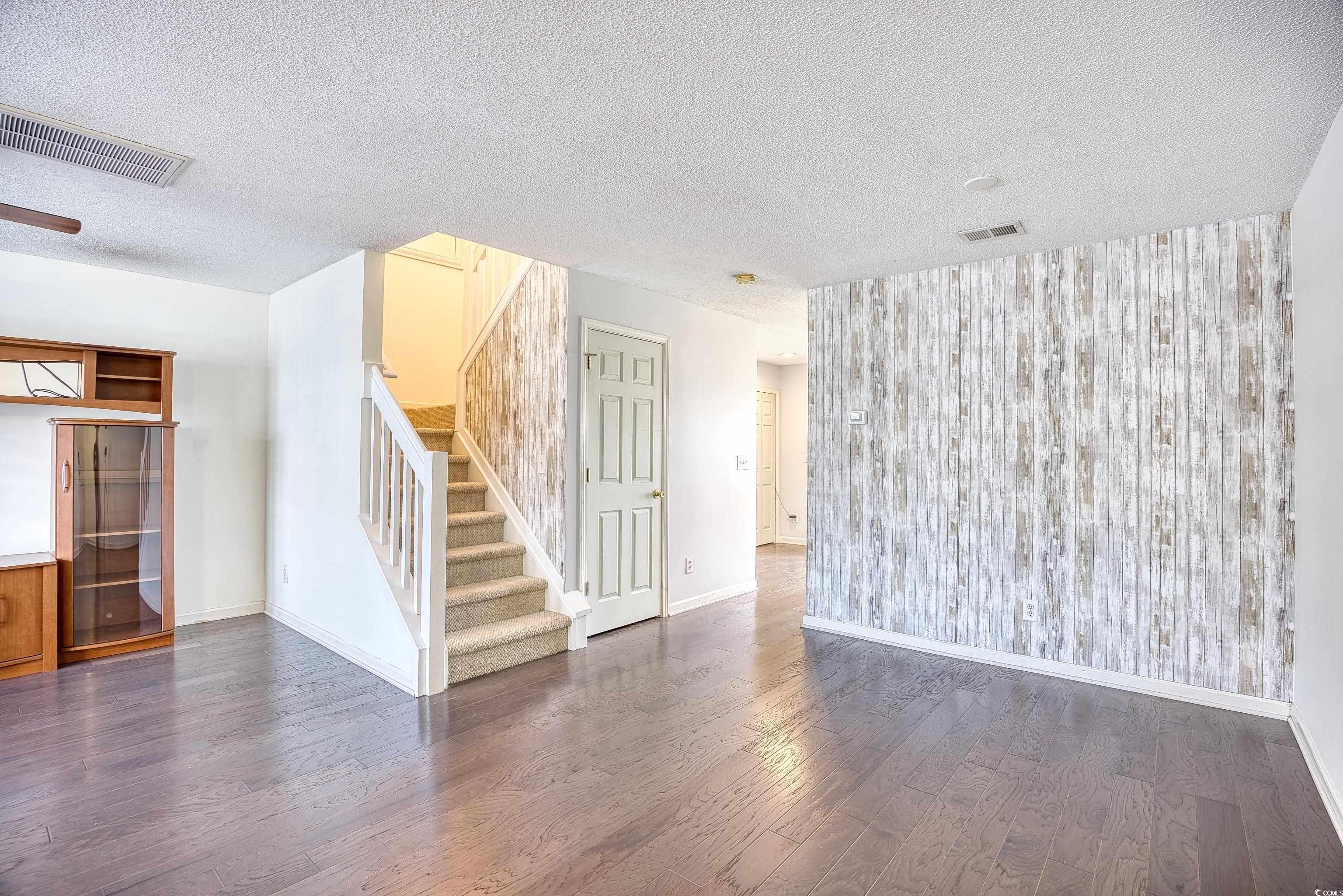 612 Wilshire Ln. Unit: 612