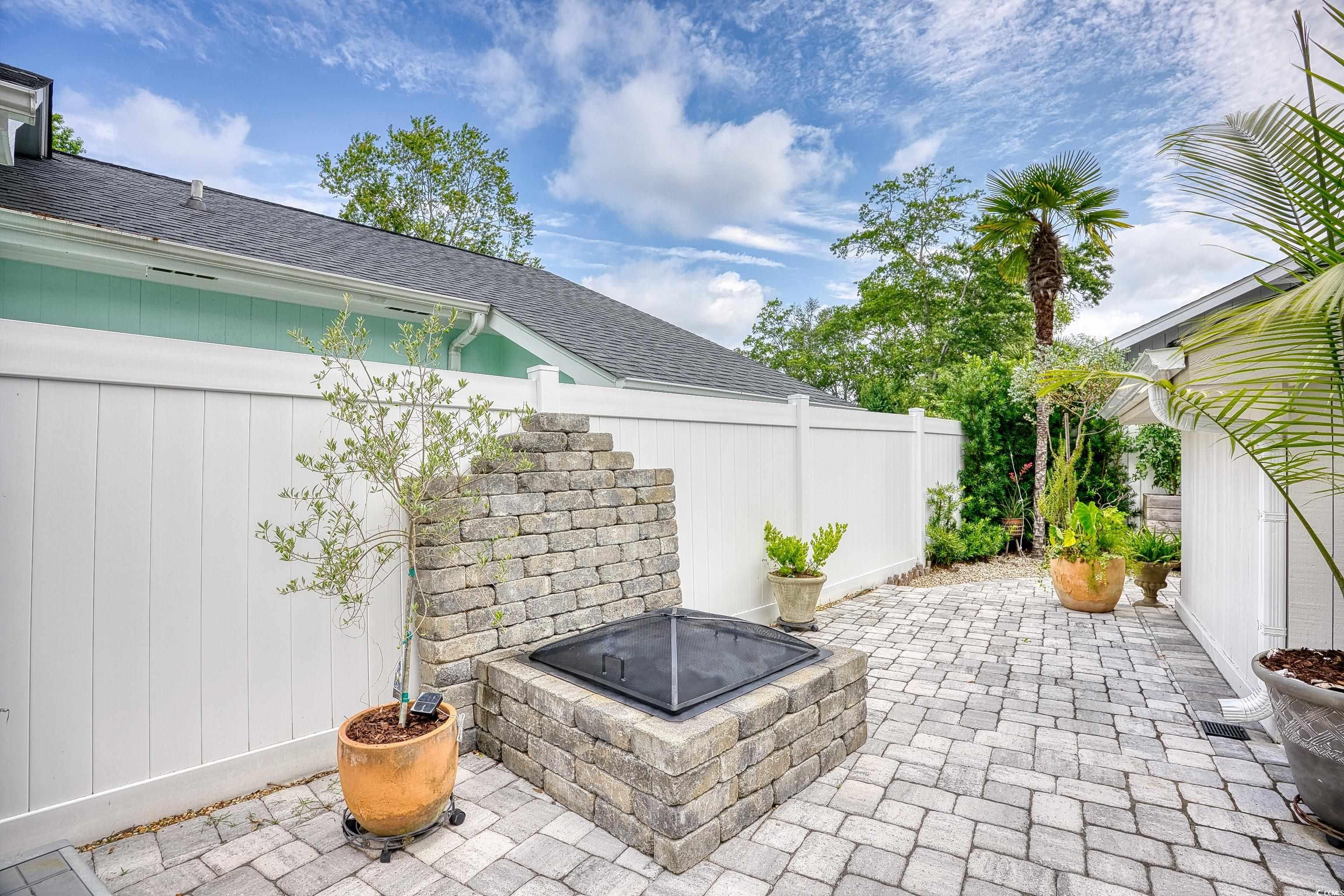 8 Settlers Dr.