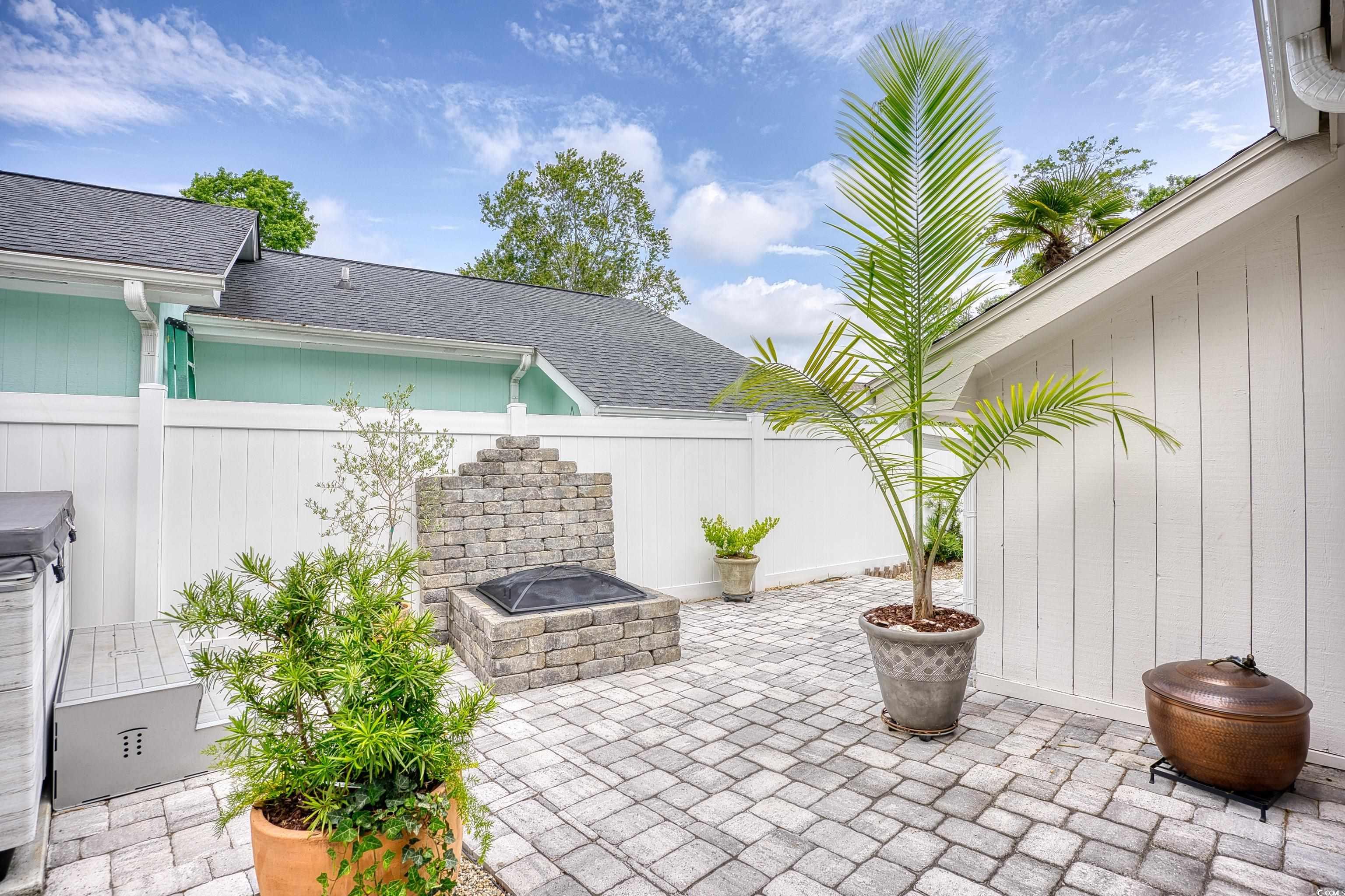 8 Settlers Dr.