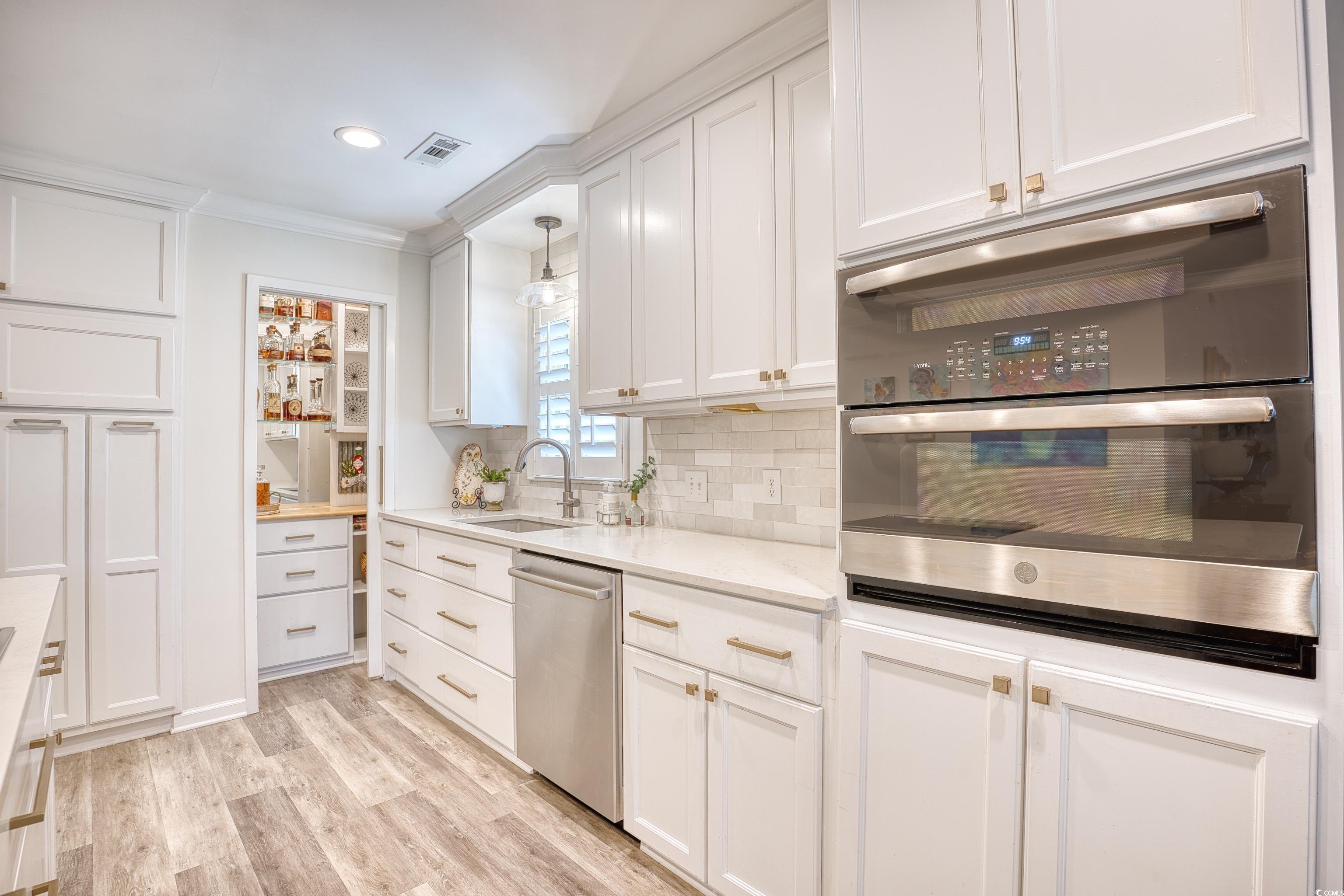 8 Settlers Dr.