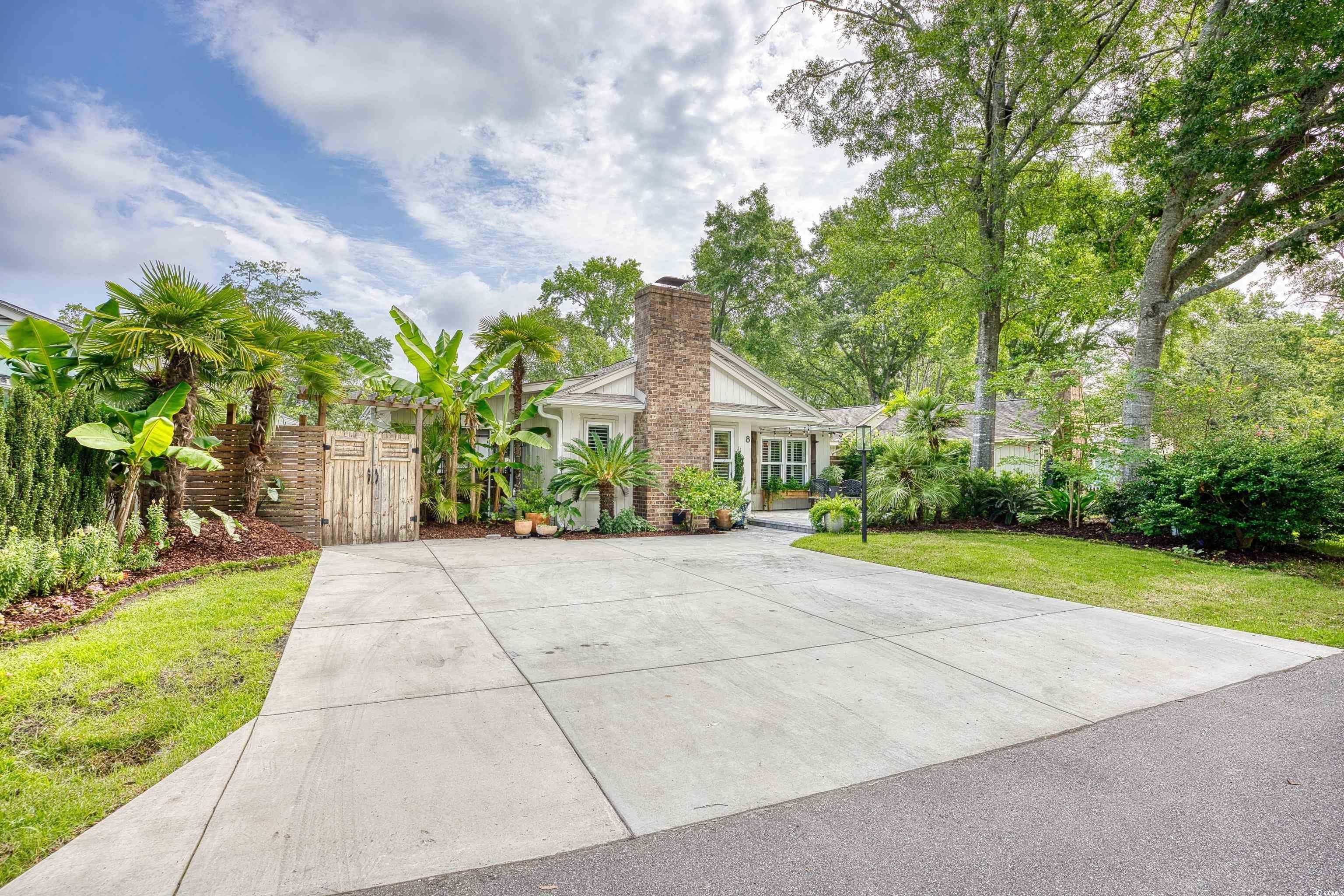 8 Settlers Dr.
