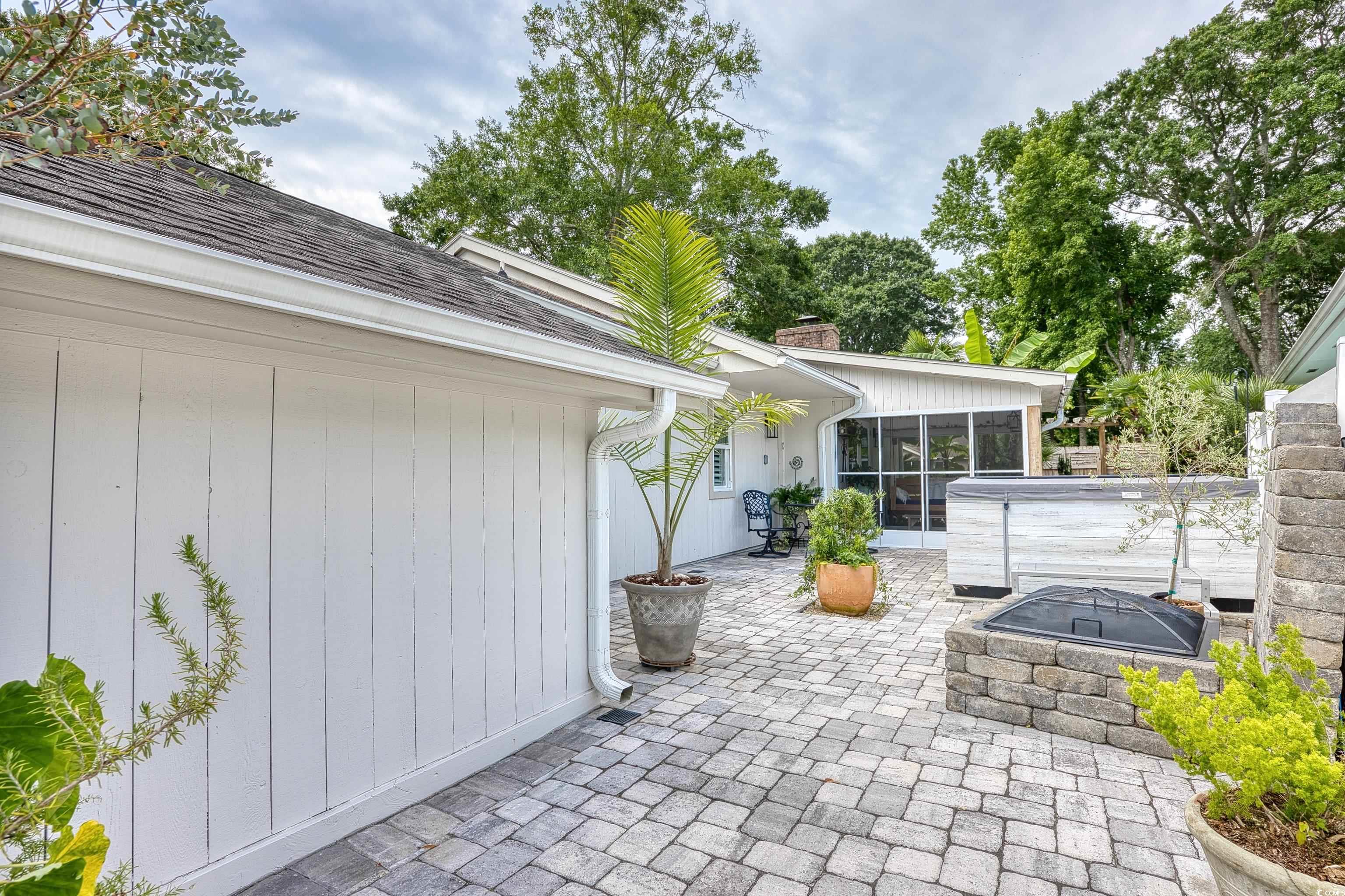 8 Settlers Dr.