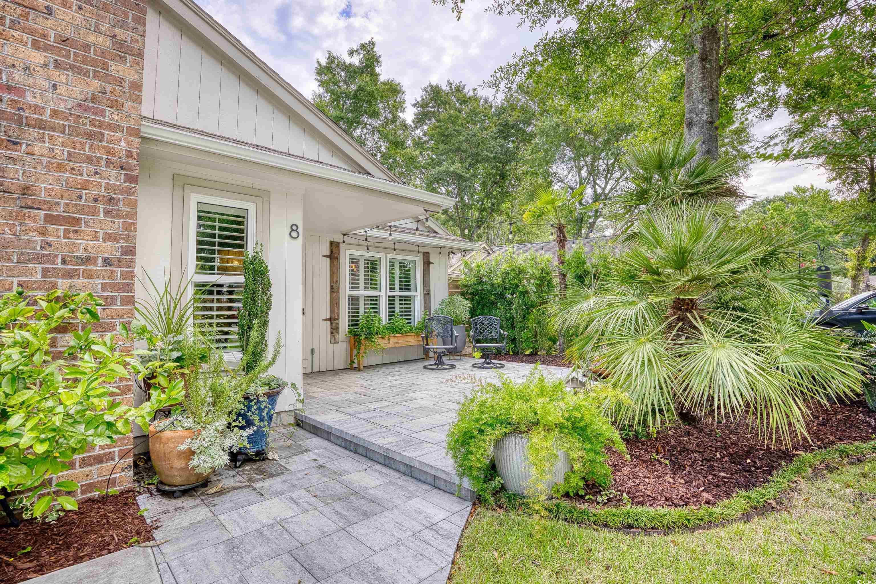 8 Settlers Dr.