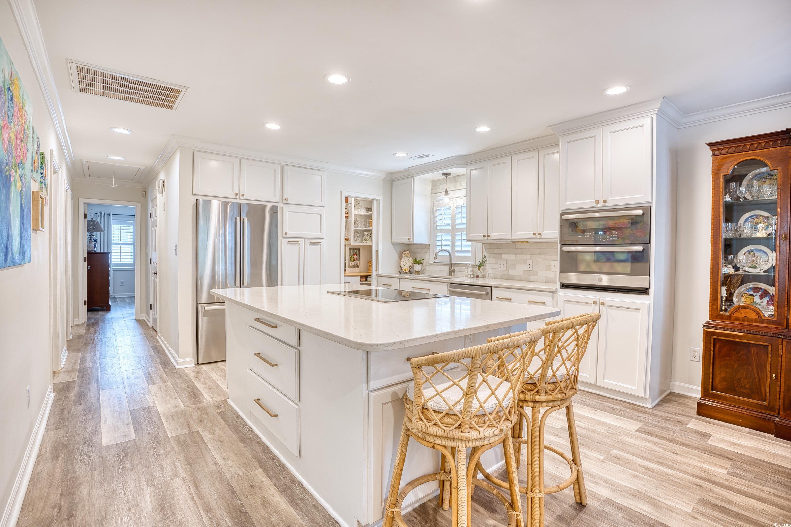 8 Settlers Dr.