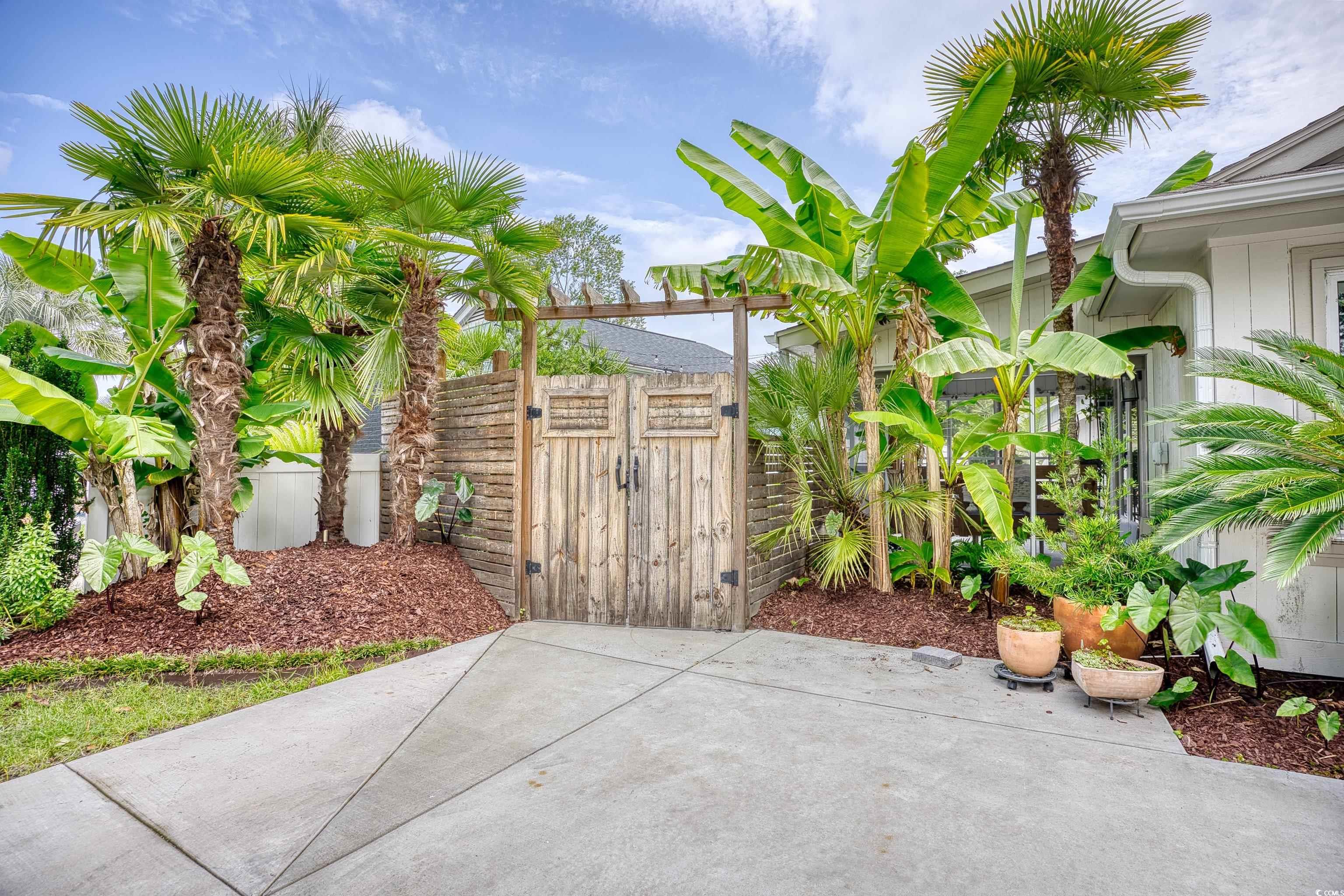 8 Settlers Dr.