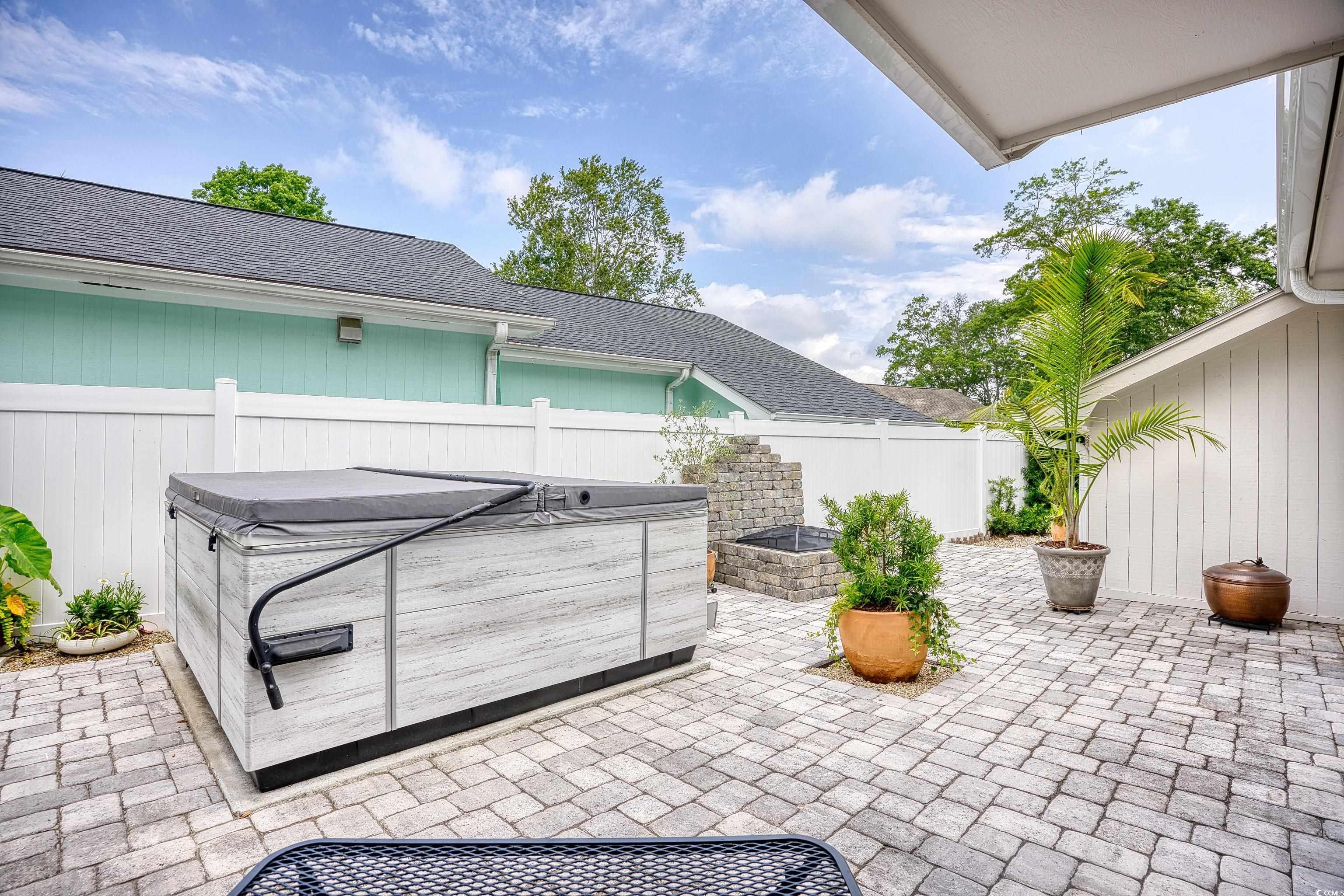 8 Settlers Dr.