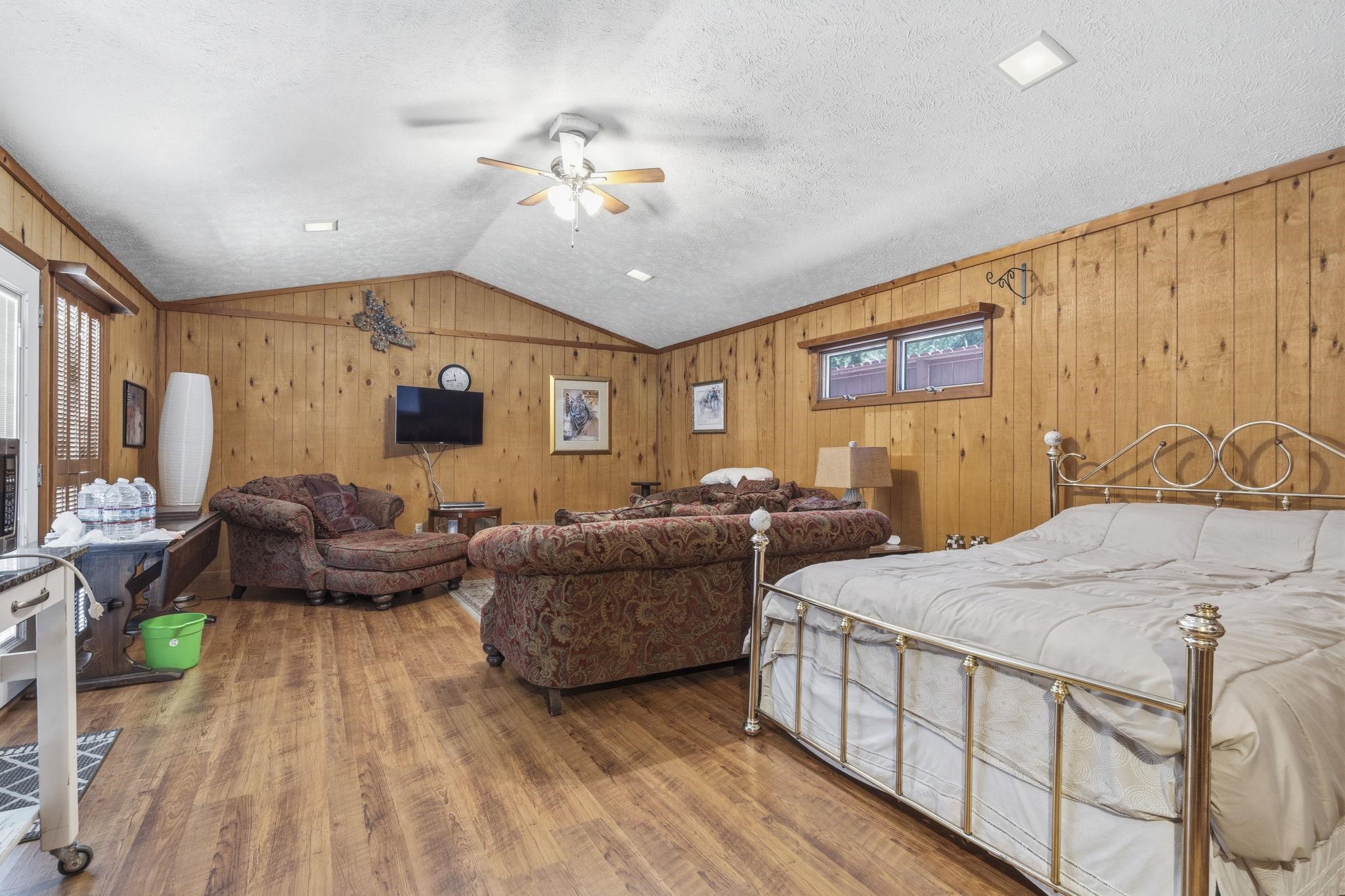5513 Porcher Dr.