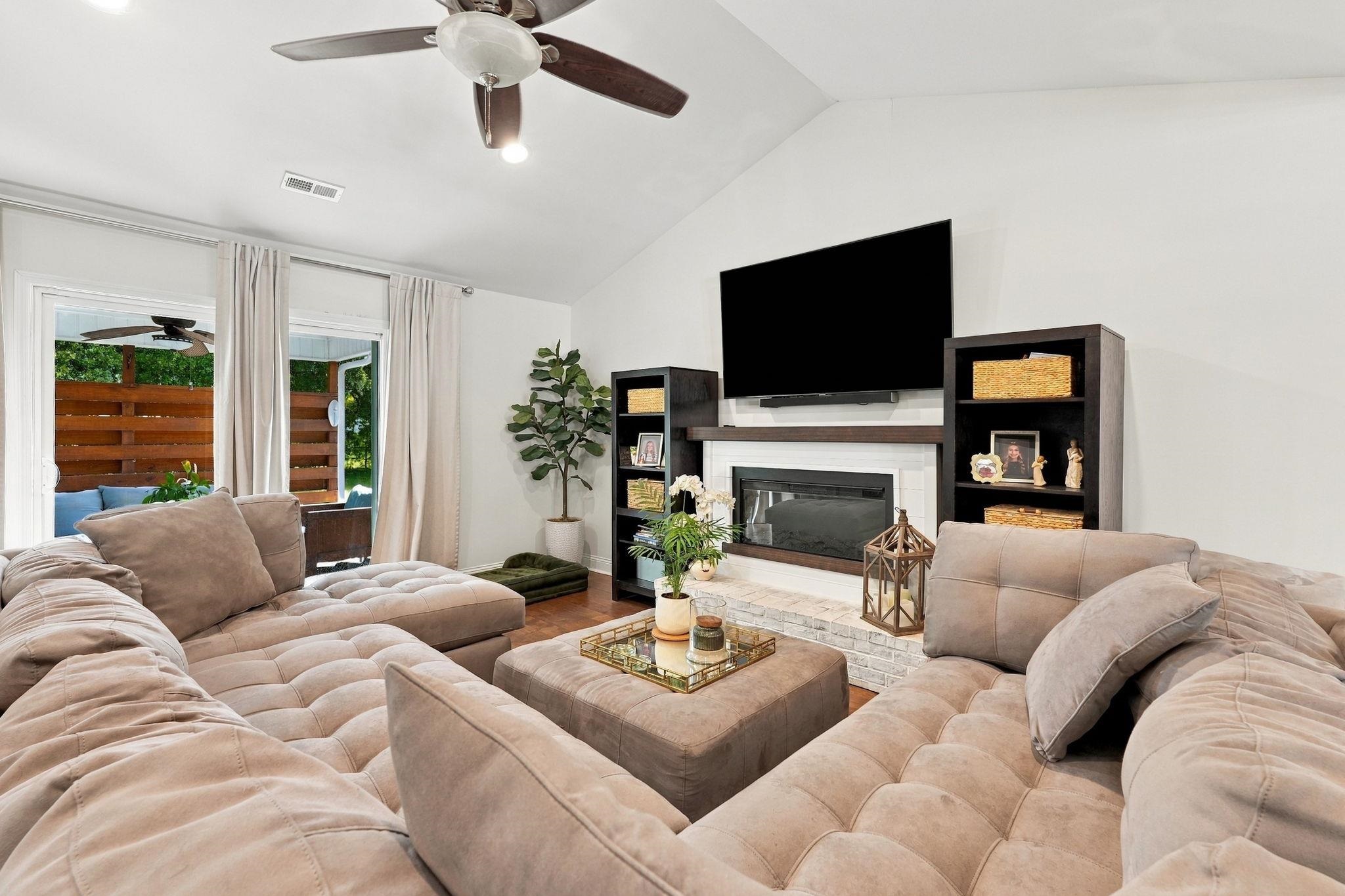 416 South Oaks Dr.