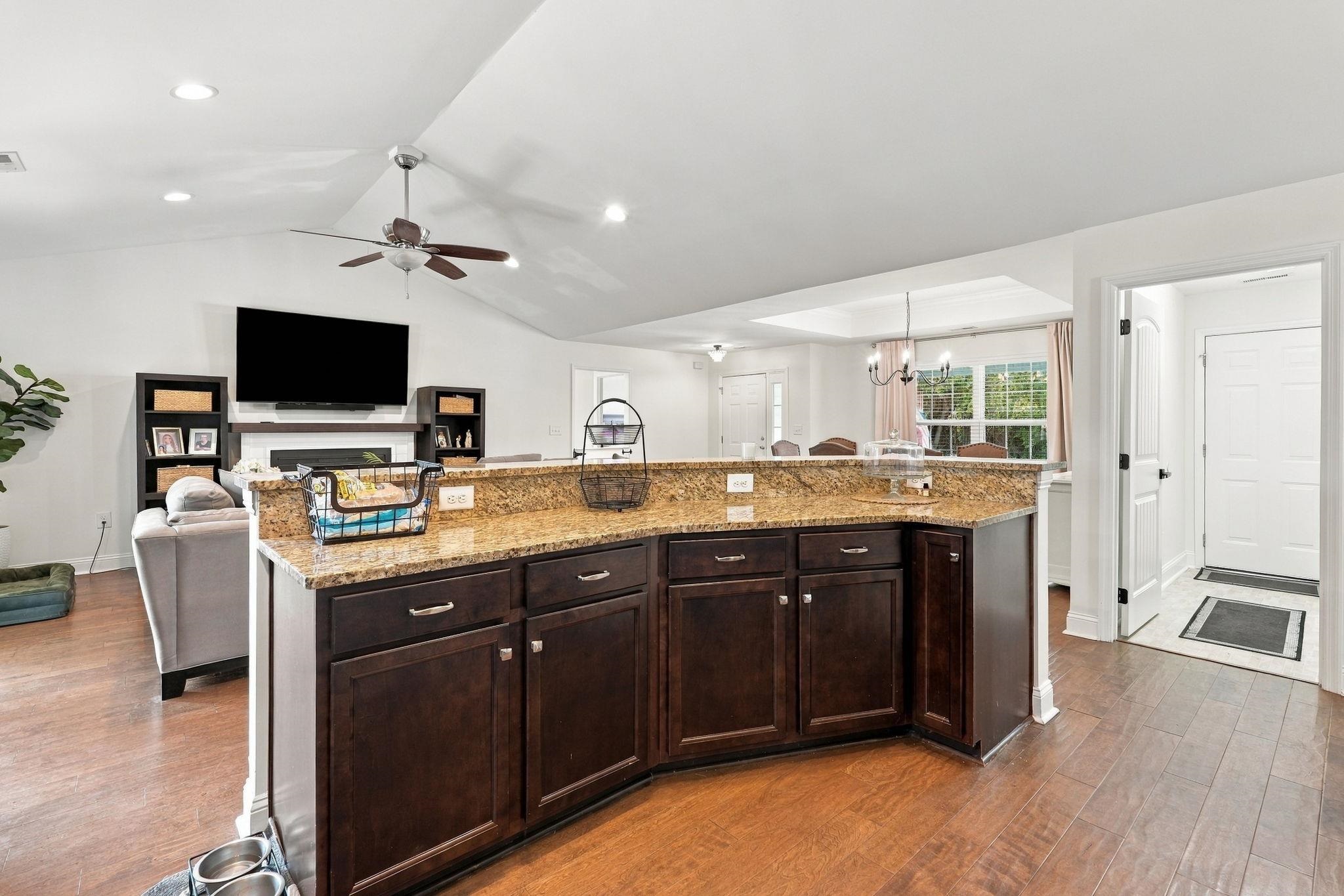 416 South Oaks Dr.