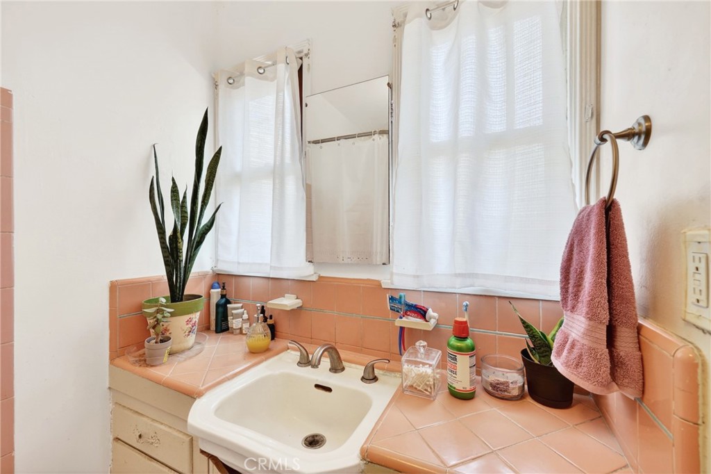 2211 Amherst