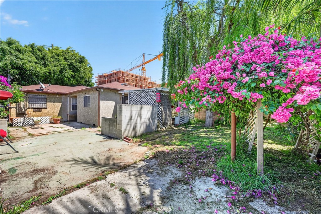 2211 Amherst