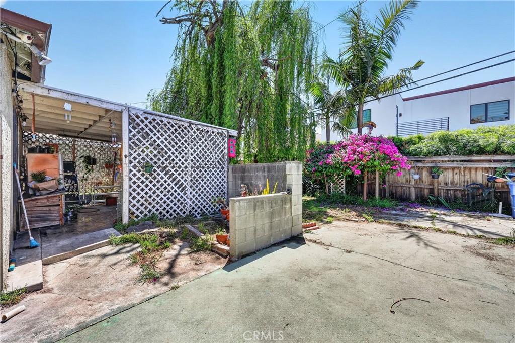 2211 Amherst