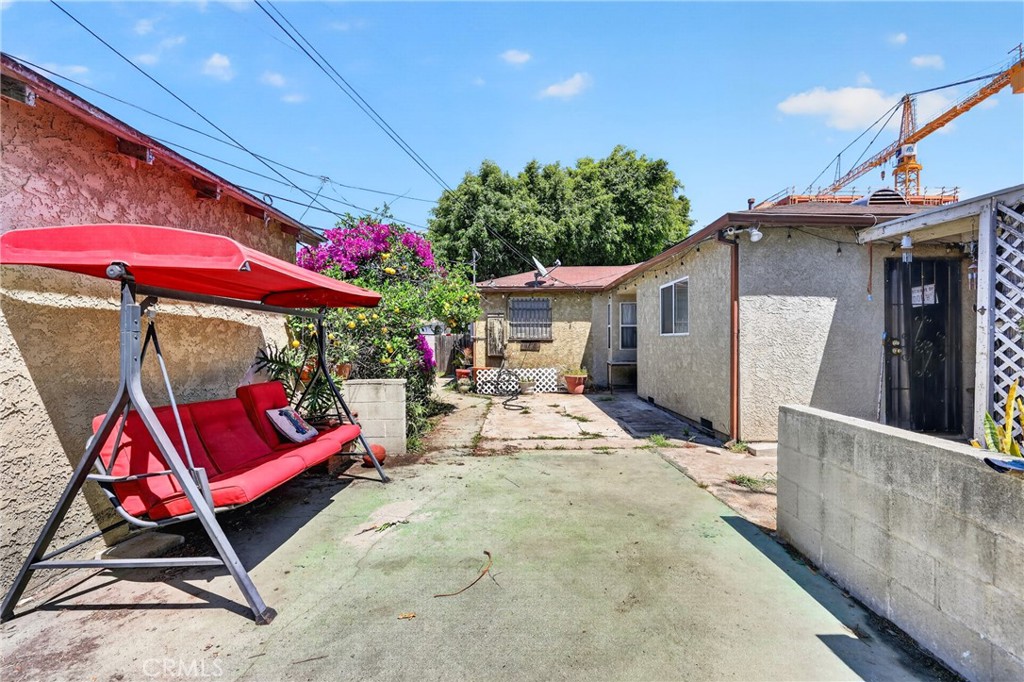 2211 Amherst