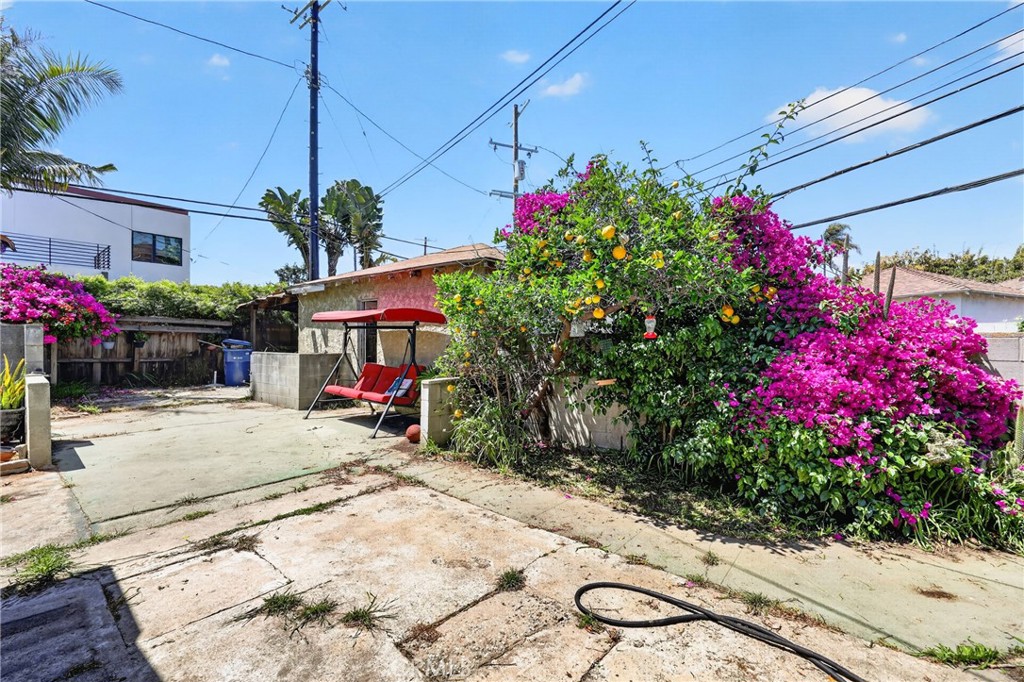 2211 Amherst