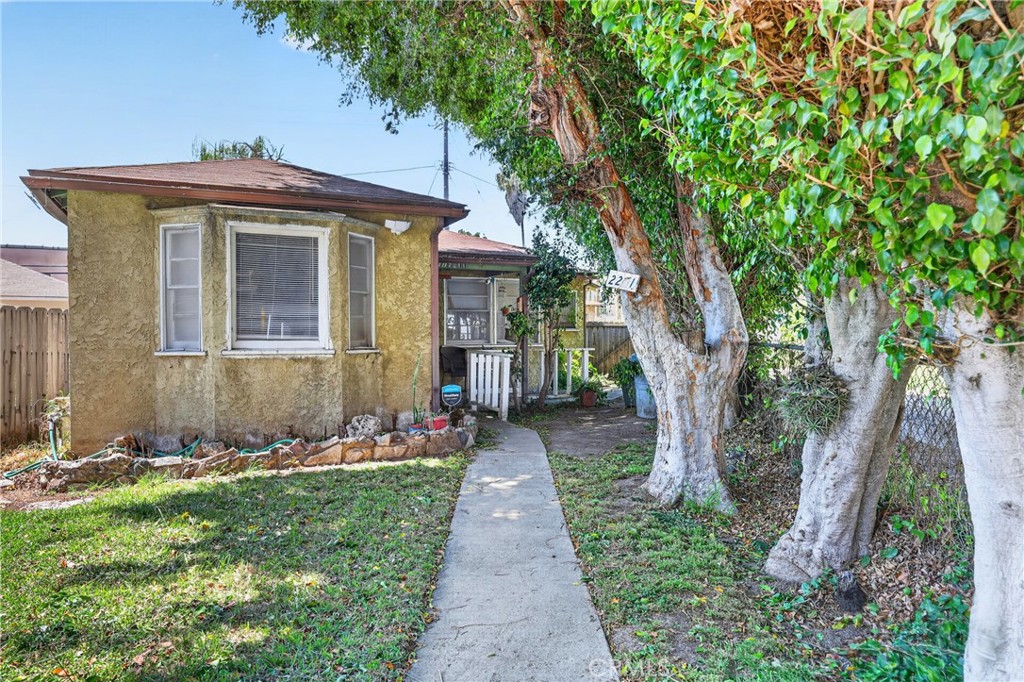 2211 Amherst