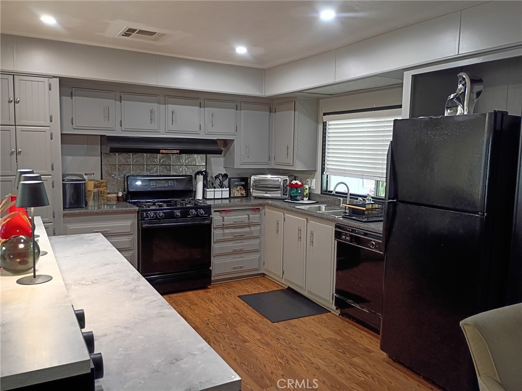11730 Whittier Boulevard 30
