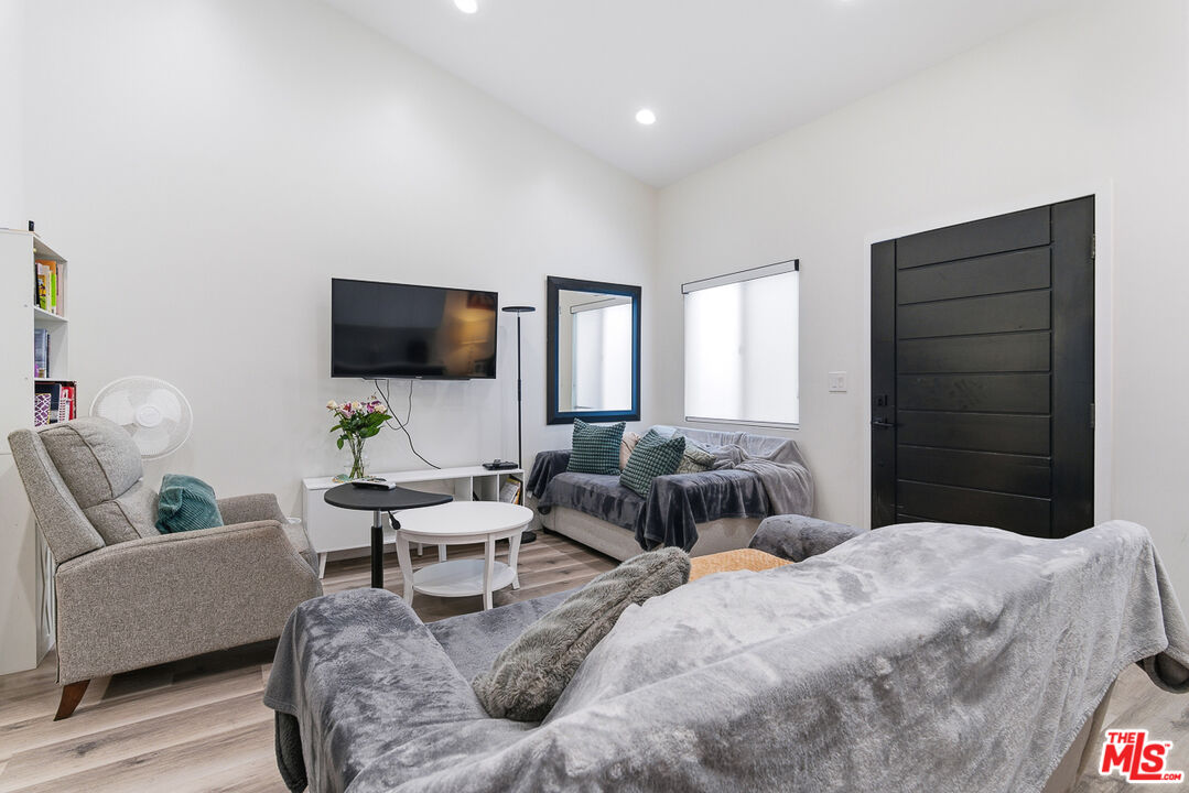 611 N Buena Vista St