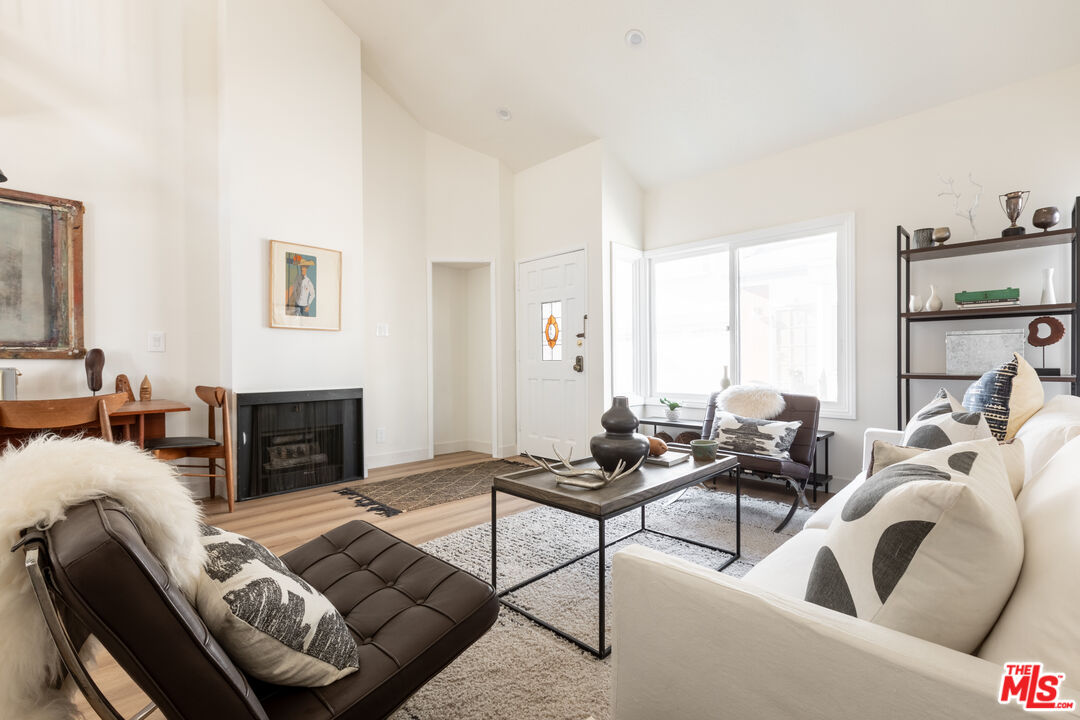 3832 W Avenue 43 Unit: 11