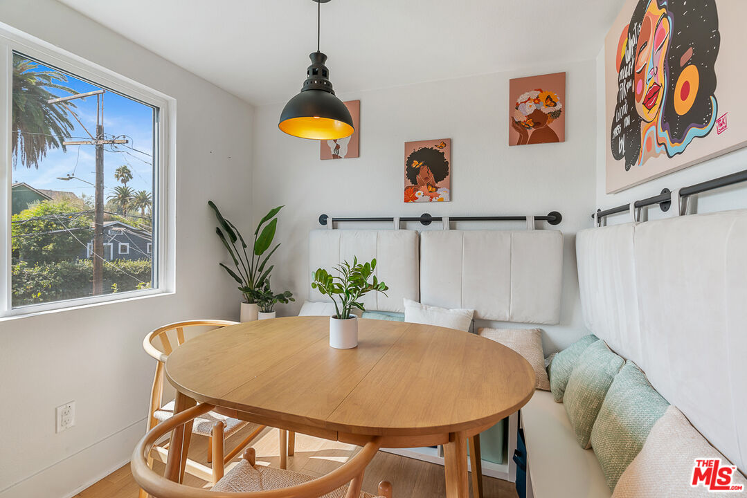 2217 Scott Ave Unit: 1/4