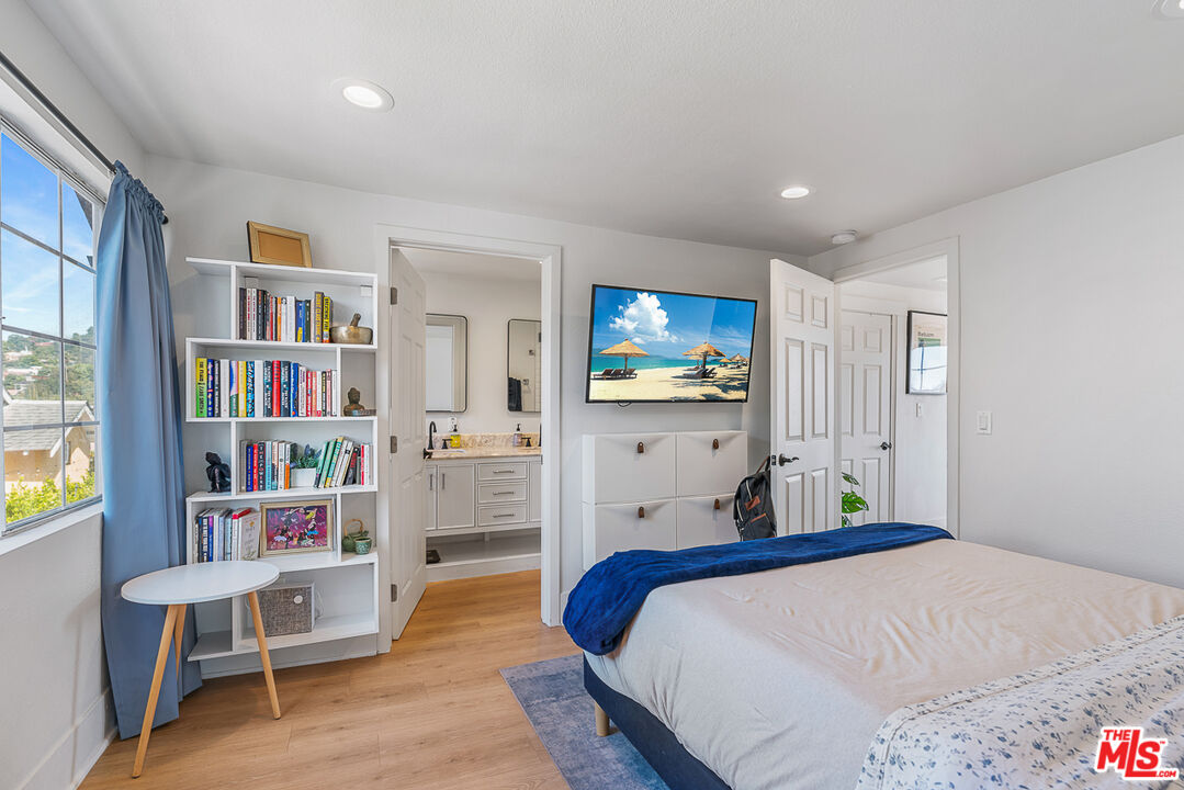 2217 Scott Ave Unit: 1/4