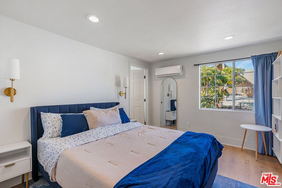 2217 Scott Ave Unit: 1/4