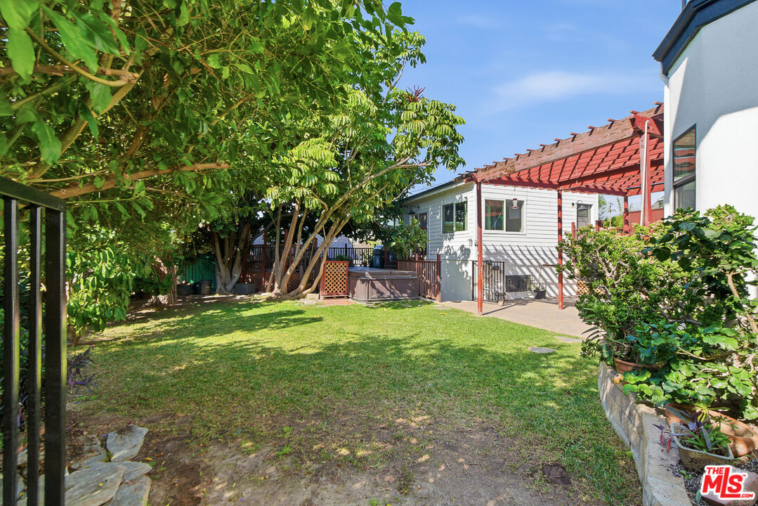 1301 Angelus Ave Unit: ADU