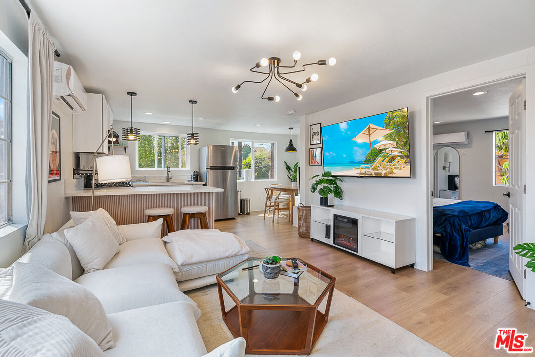 2217 Scott Ave Unit: 1/4