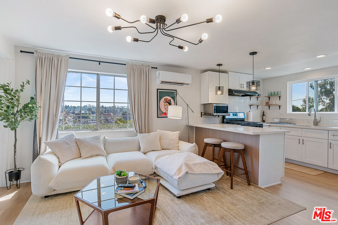 2217 Scott Ave Unit: 1/4