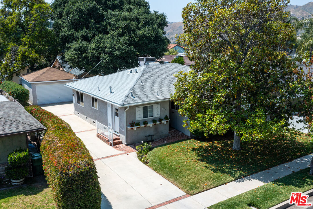 10741 Russett Ave