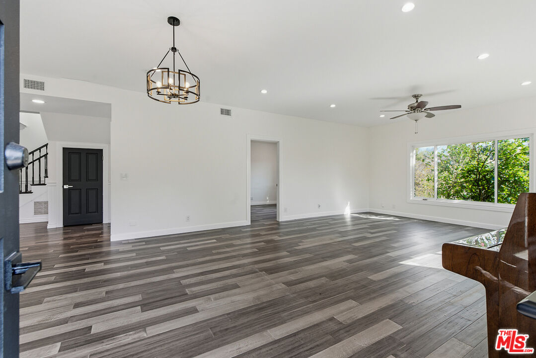 1301 Angelus Ave