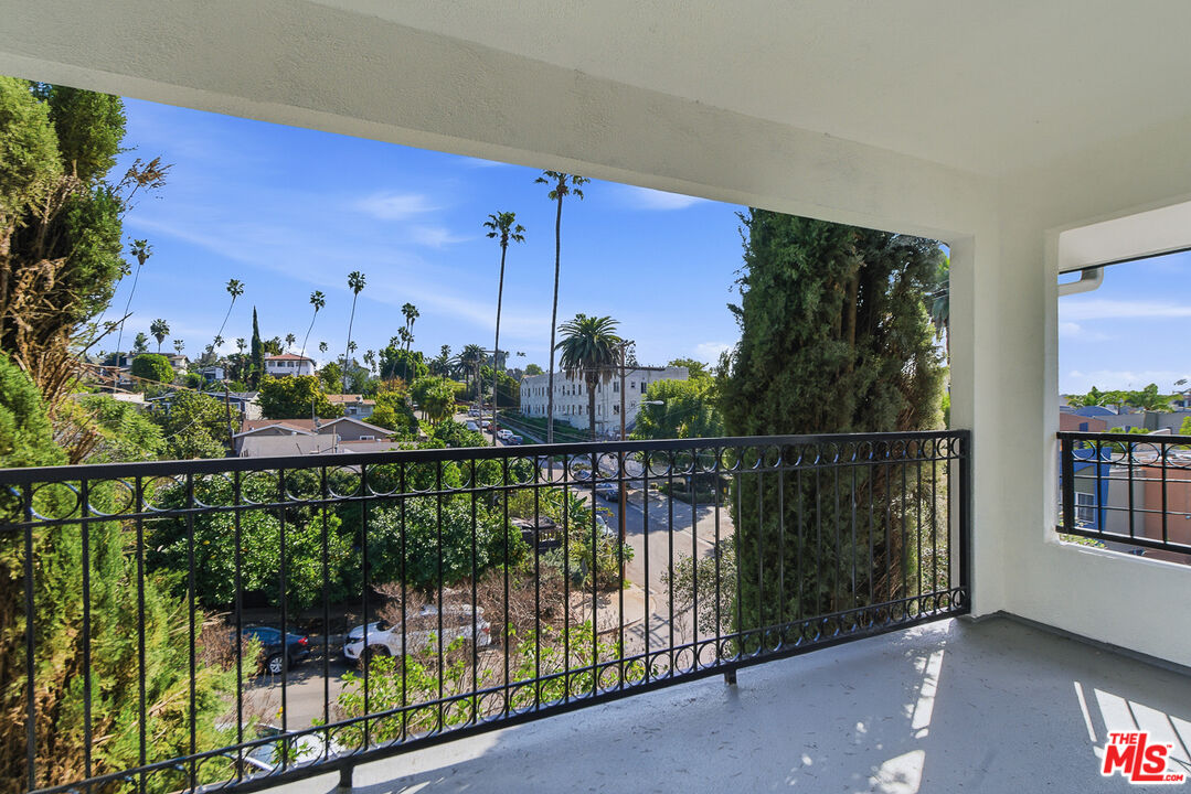 1301 Angelus Ave