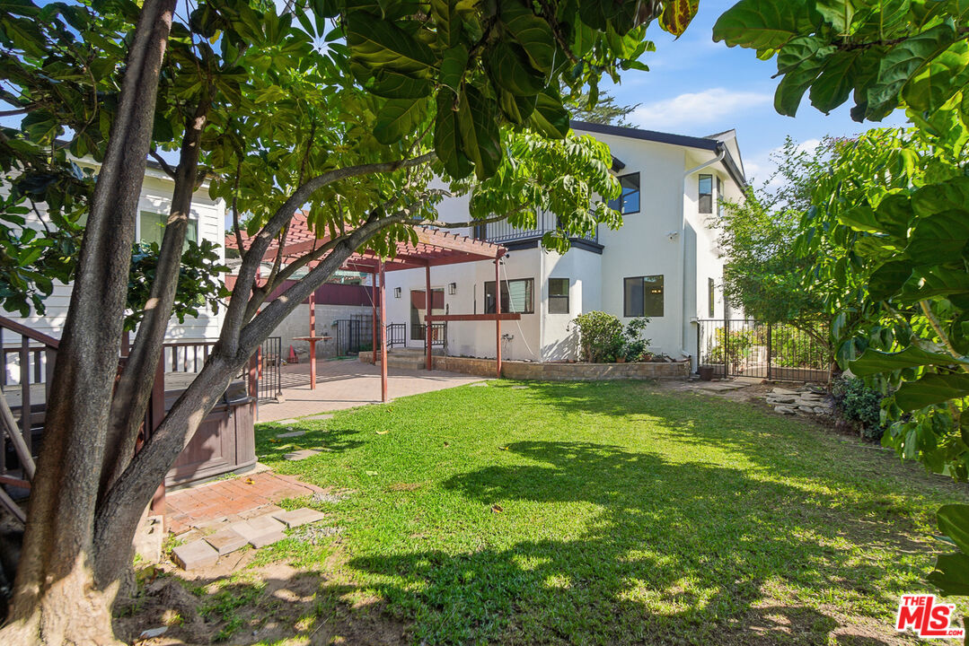 1301 Angelus Ave
