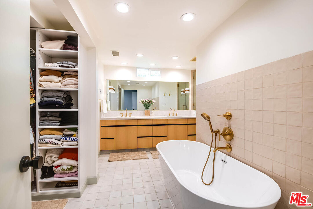 11671 Dona Alicia Pl