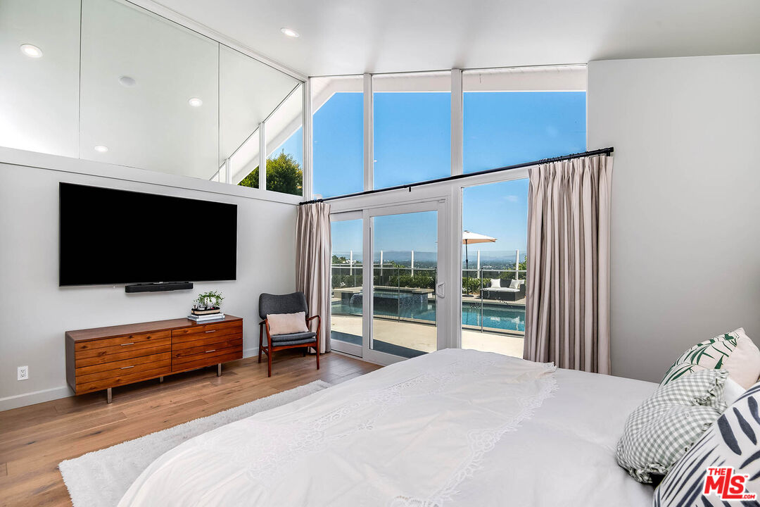 11671 Dona Alicia Pl