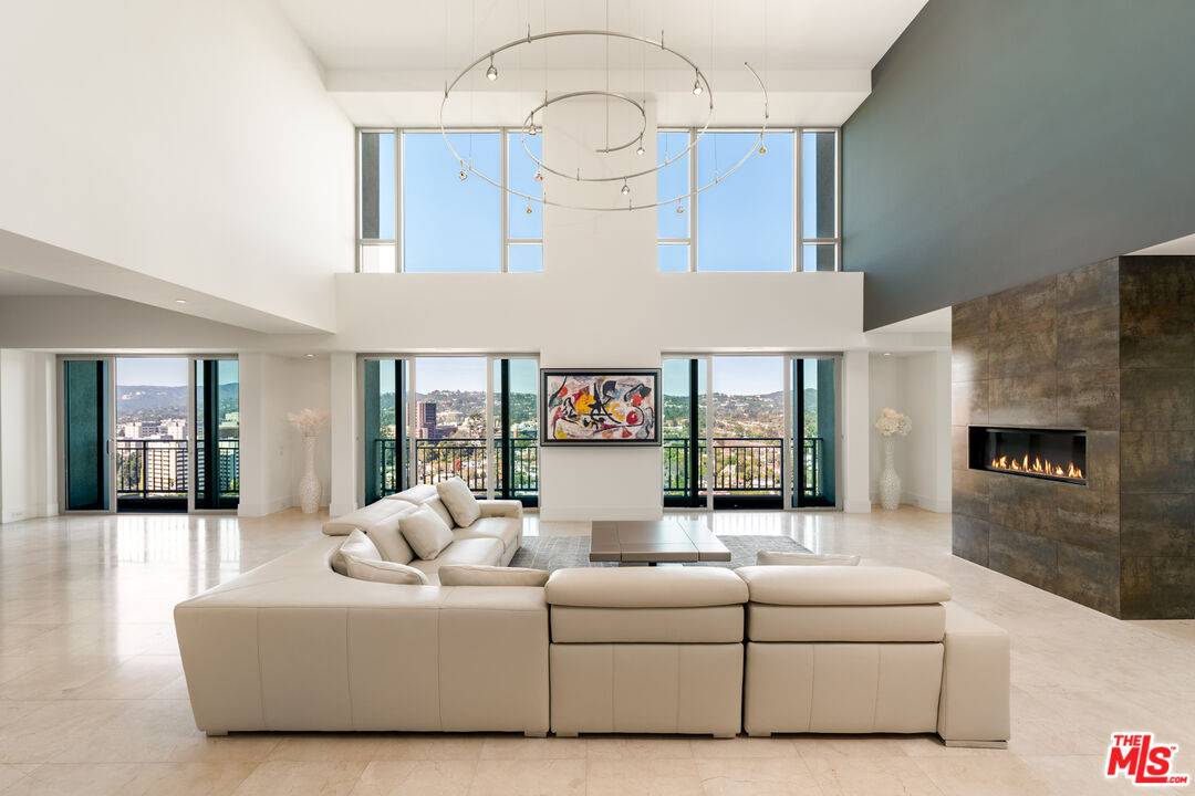 10727 Wilshire Blvd Unit: PH2