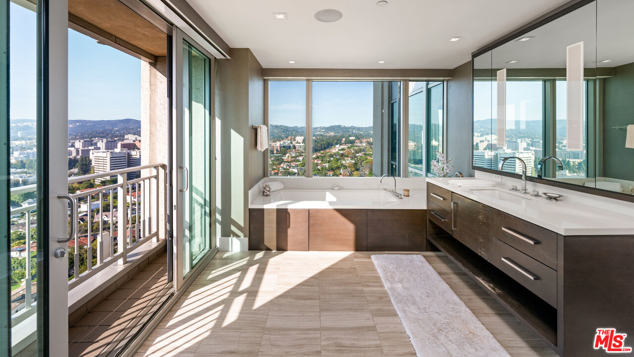 10727 Wilshire Blvd Unit: PH2