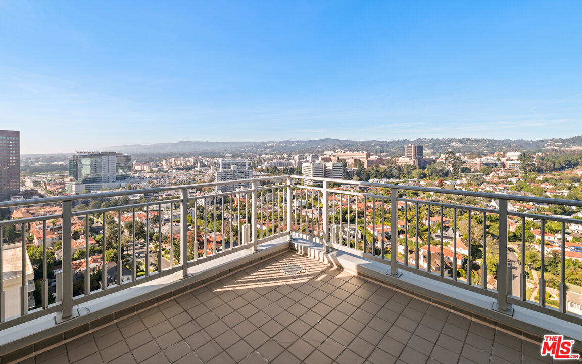 10727 Wilshire Blvd Unit: PH2
